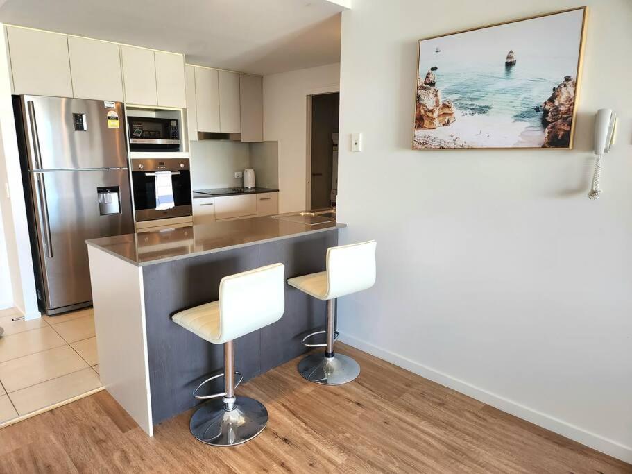 Apartment Sunset Views - Spacious Getaway